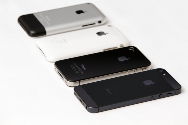 Four Generations of iPhone (Photo: Yutaka Tsutano)